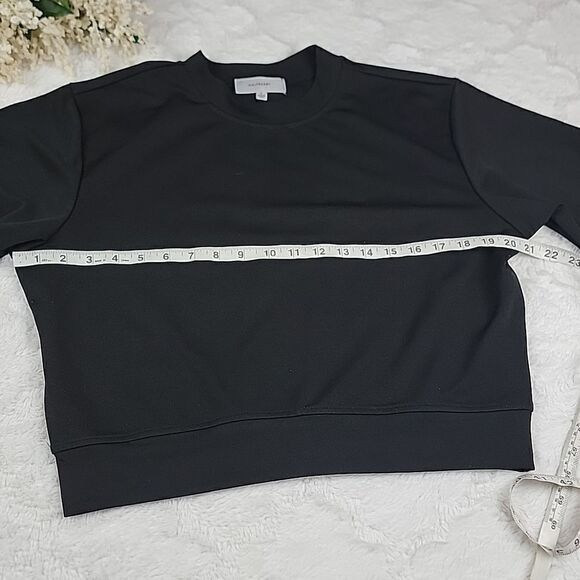 ‎Black Cropped Sweatshirt [SIZE LARGE] - Picture 3 of 6
